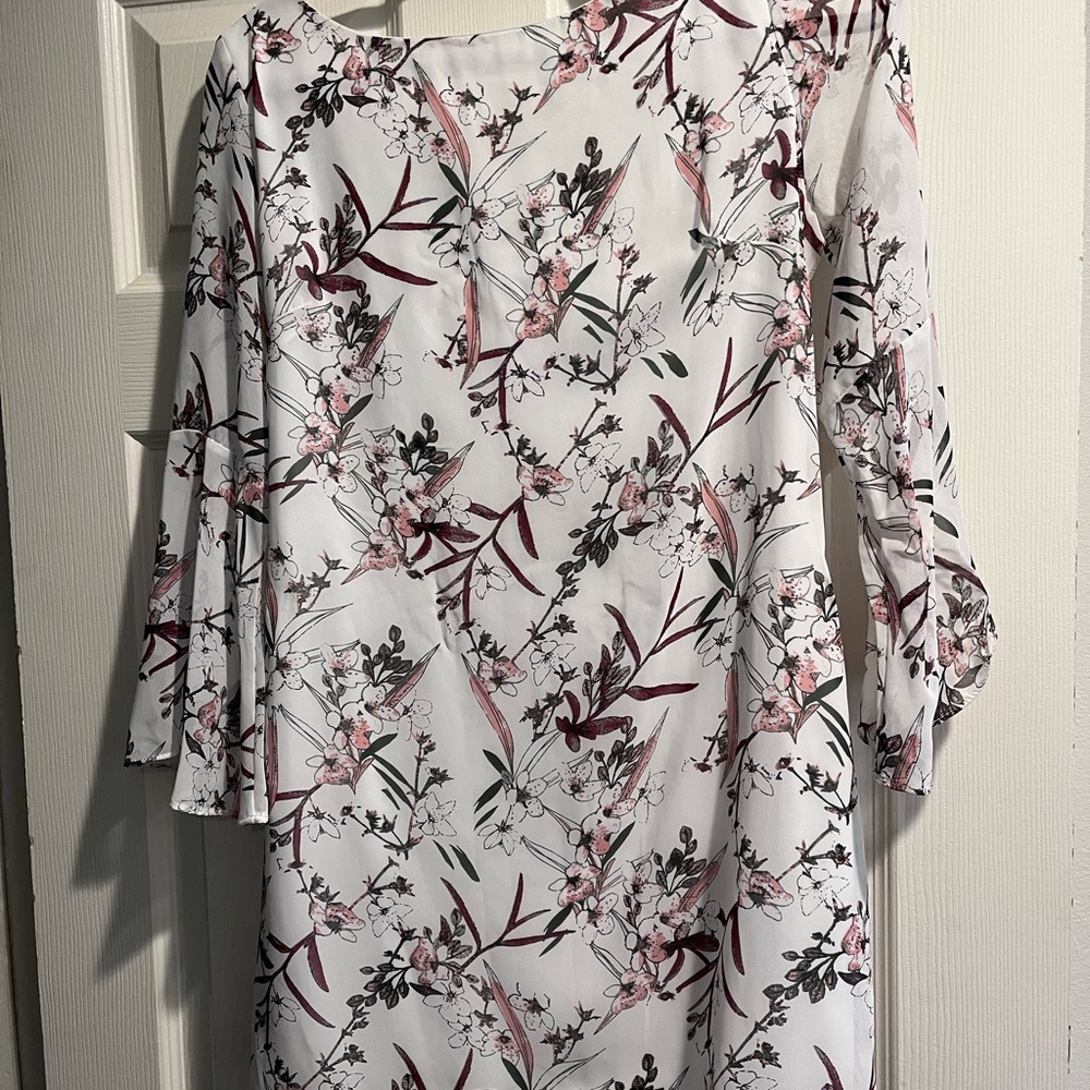 Embrace brand. Chic Long Sleeve Floral Dress in Pink and White.